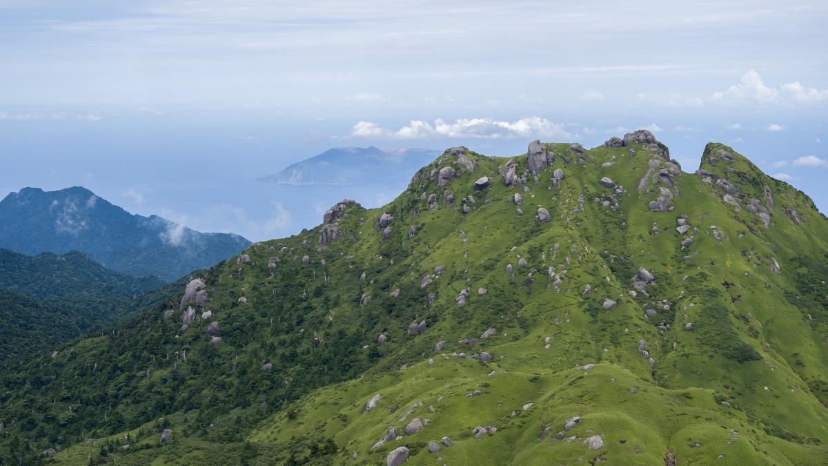 位於屋久島中央地區的「宮之浦岳」意外成為日版護國神山。（圖／翻攝自X@milfort_yk）