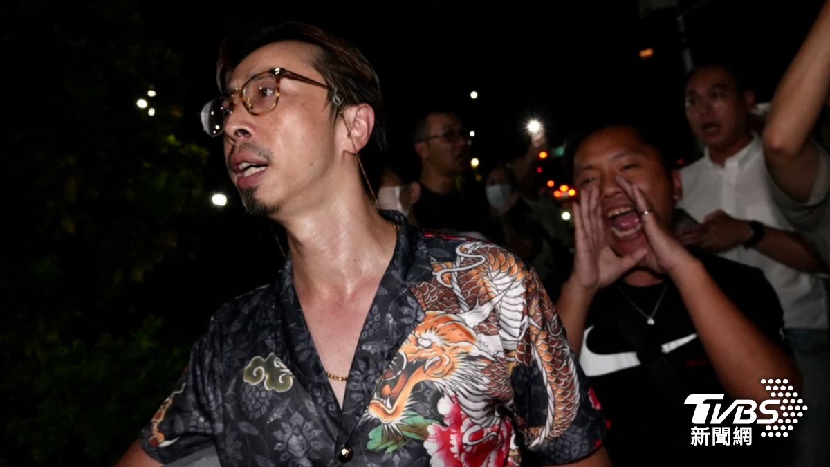 柯文哲移送北檢,外頭情況相當火爆。(圖/區國強攝)