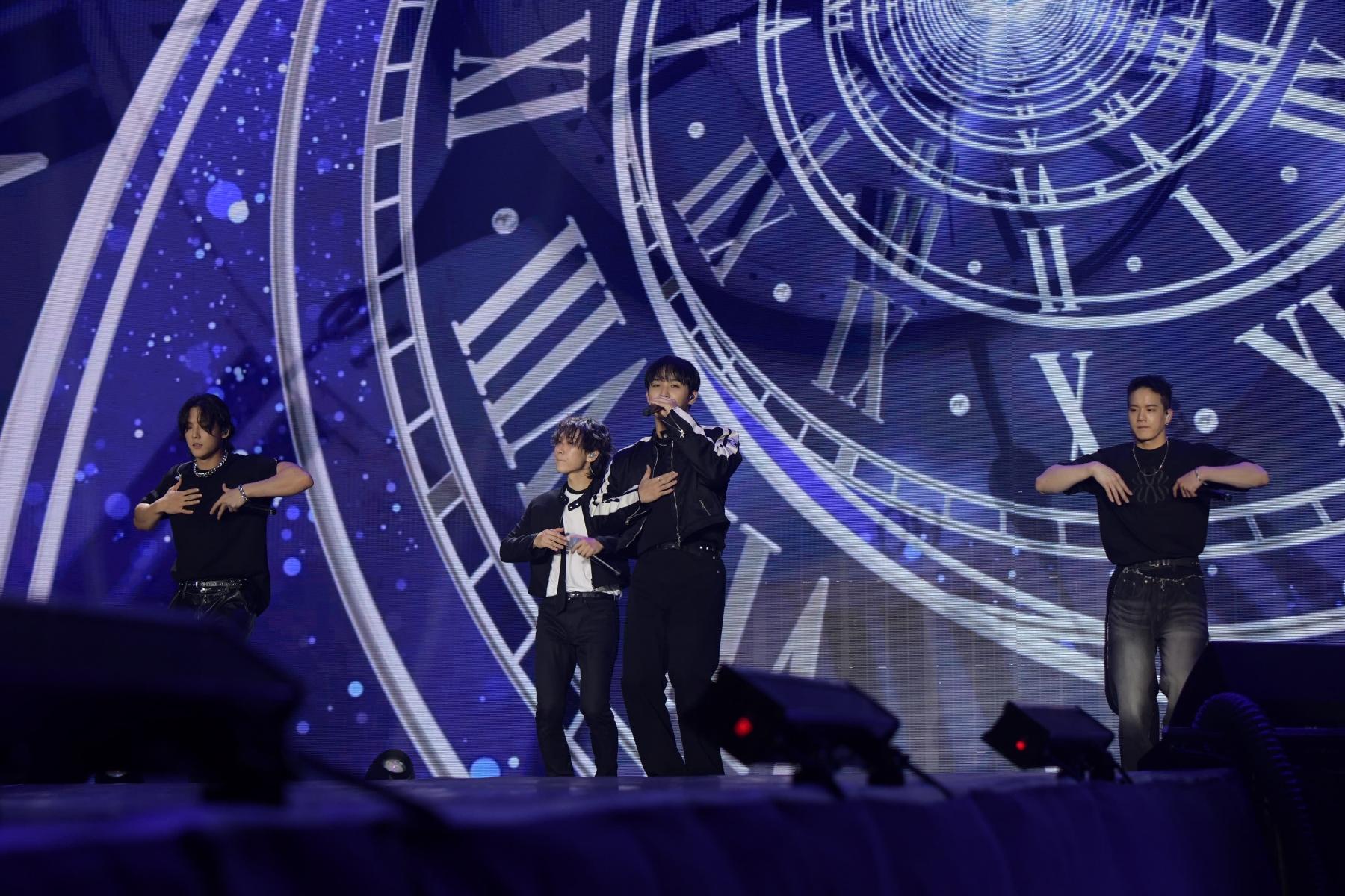 BTOB的黑色勁裝帥翻粉絲。（圖／讀者提供）