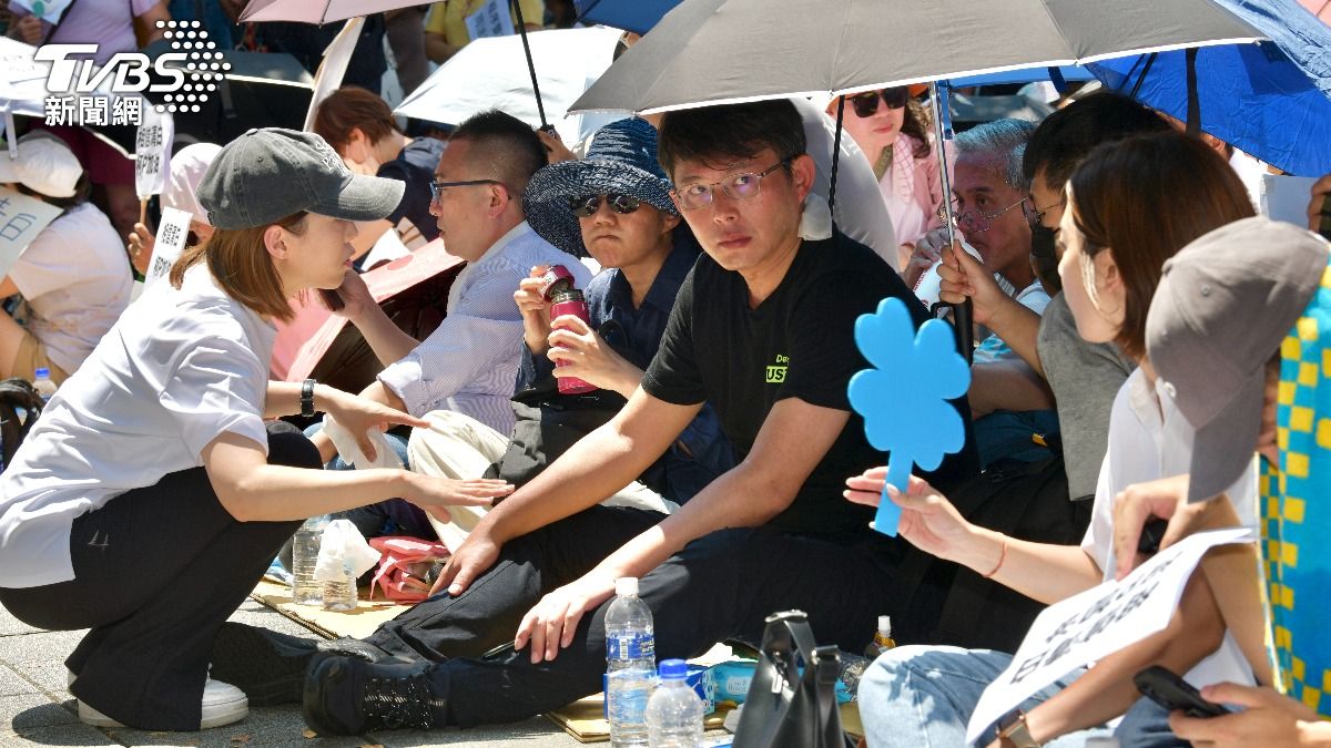 黃國昌、陳智菡等人帶領支持者在北檢外聚集。（圖／胡瑞麒攝）