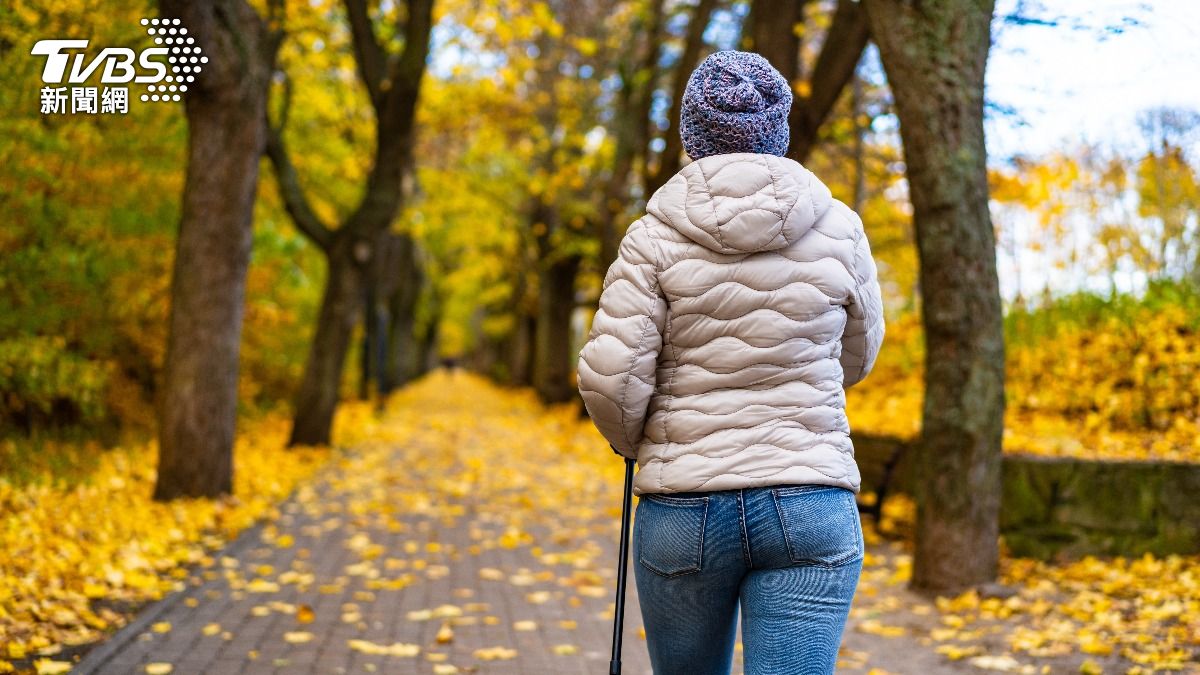 癌症希望基金公布調查，8成以上癌友散步當運動。（示意圖／shutterstock達志影像）