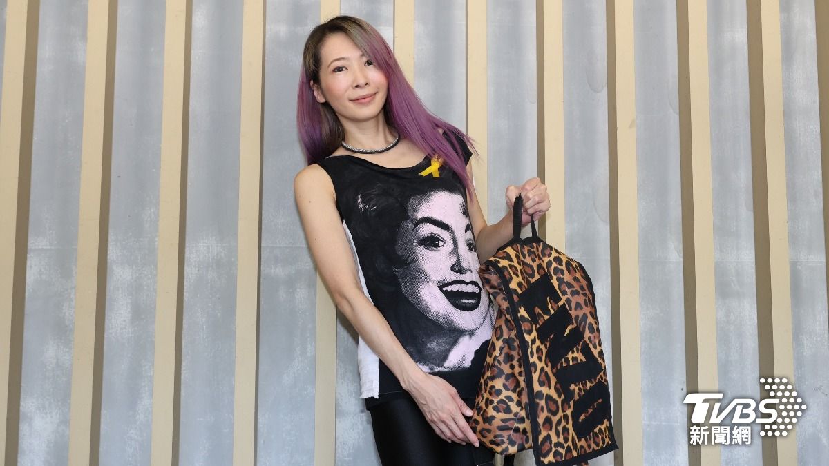 Makiyo穿戴Enzo送的衣服和背包現身。（圖／趙世平攝）