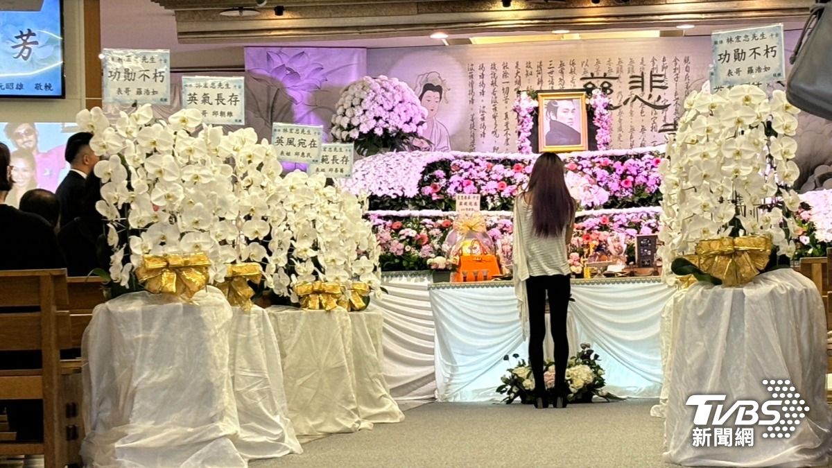 Makiyo在靈前致詞。（圖／林彥君攝）