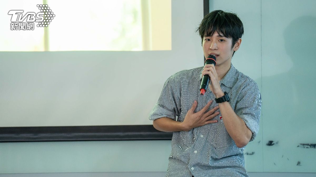 張豐豪將自身經驗傳授給新人。（圖／黃城碩攝）