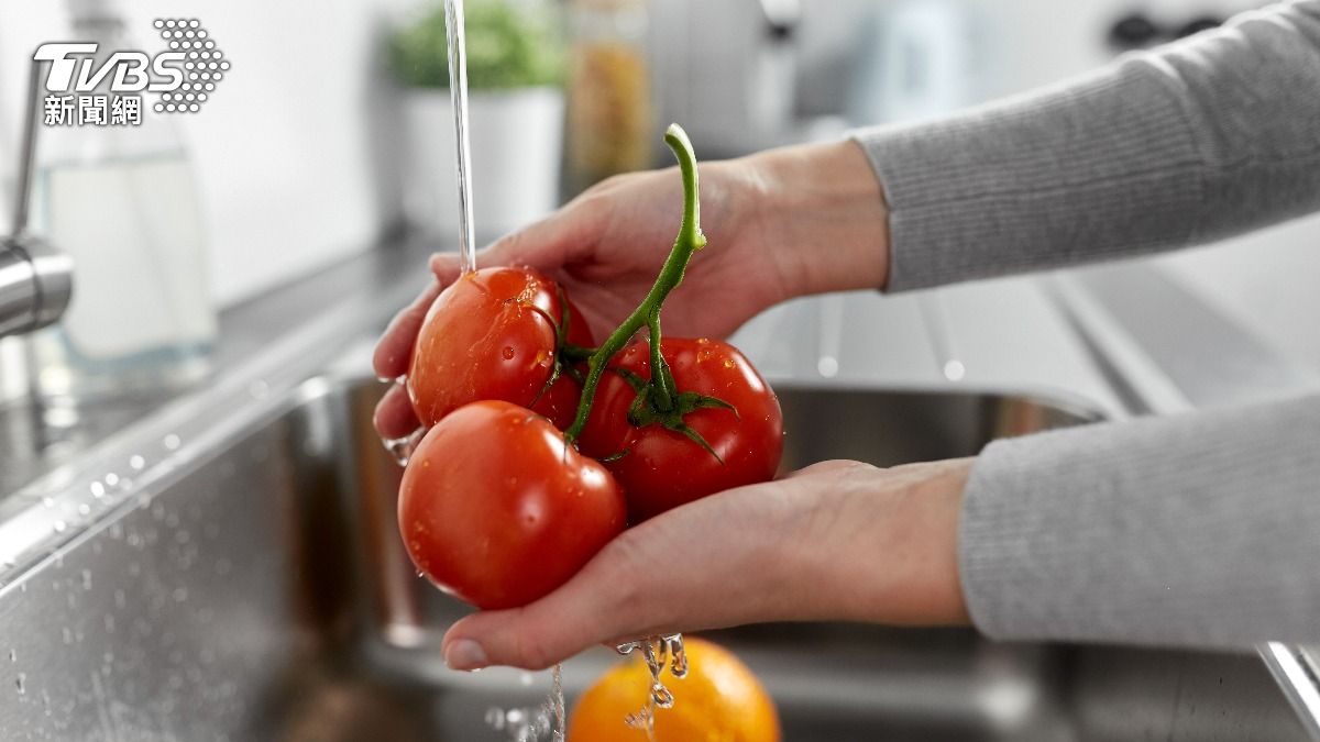 專家推薦洗水果最佳方式。（示意圖／shutterstock達志影像）