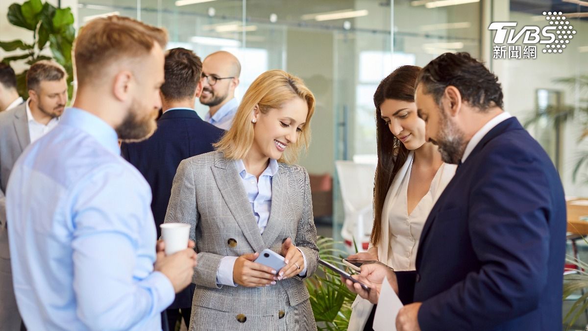 某些特定場合須穿正裝。（示意圖／shutterstock達志影像）