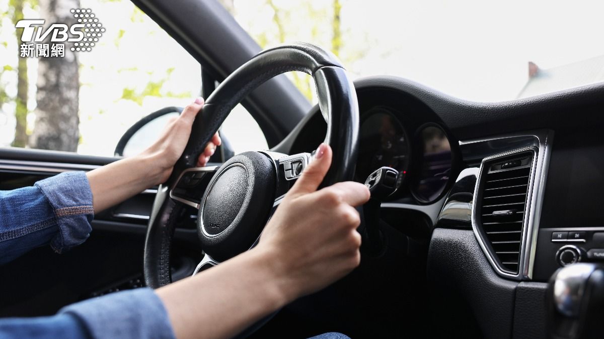 新竹男大街上高速追逐撞仇家。 (圖／達志影像Shutterstock)