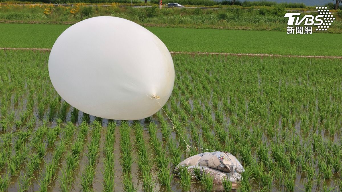 北韓朝南韓空飄垃圾氣球。（圖／達志影像美聯社）