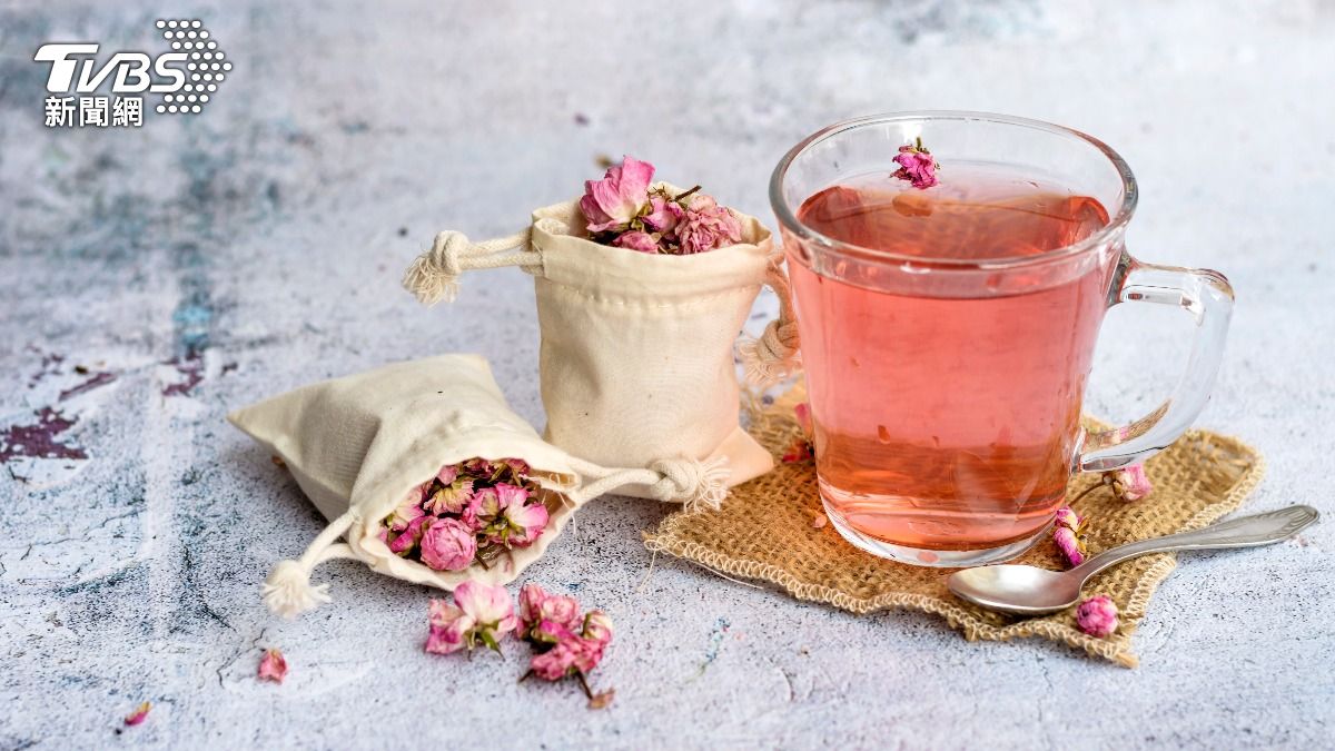 玫瑰花茶有清腸理氣的功效。（示意圖／shutterstock達志影像）