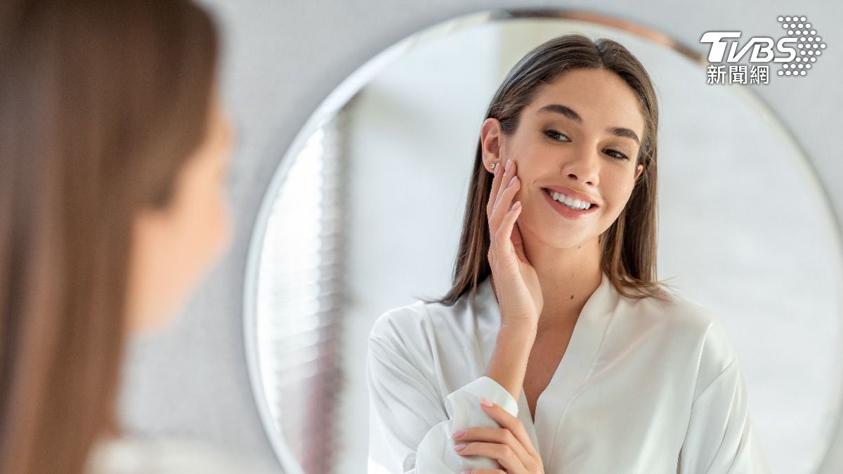 20歲後膠原蛋白開始逐年減少，到了40歲會減少30%。（示意圖／shutterstock達志影像）