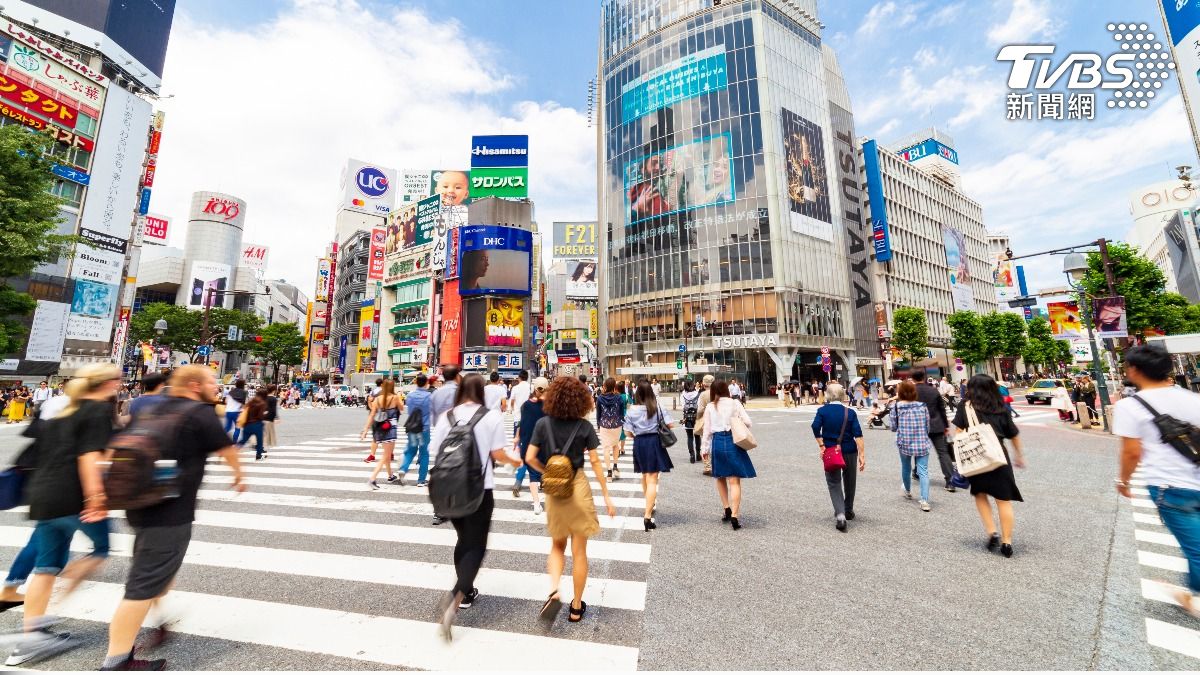 有網友好奇為什麼日本女生都不穿熱褲。（示意圖／shutterstock達志影像）