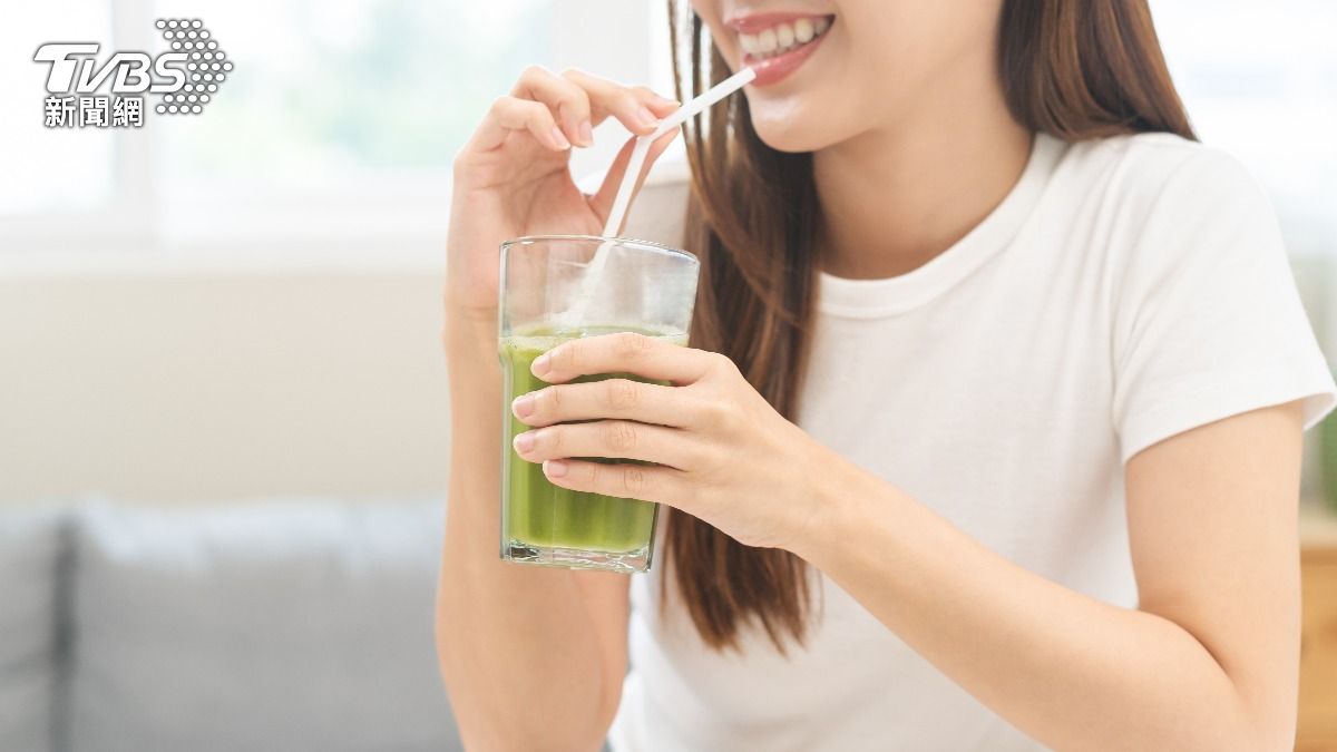 一名50歲女子天天喝綠拿鐵通便，竟造成洗腎。（示意圖／shutterstock達志影像） 