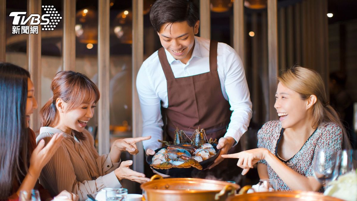 網友發現火鍋店似乎很缺工。（示意圖，與本案無關／shutterstock達志影像）