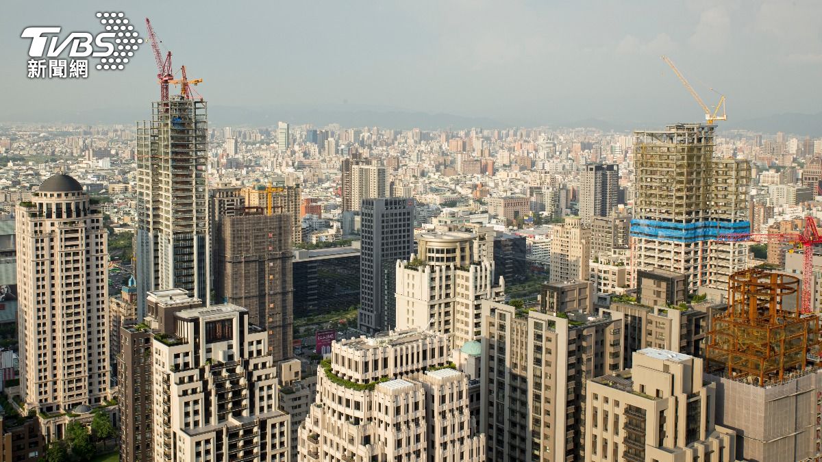 房市利空消息多，導致建商房仲家數擴展放緩腳步。（示意圖／shutterstock達志影像）