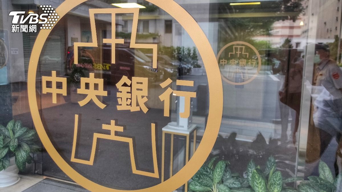 央行今年5月發表金融穩定報告，其中一項數據信用佔GDP比重166%創下新高。（圖／TVBS）