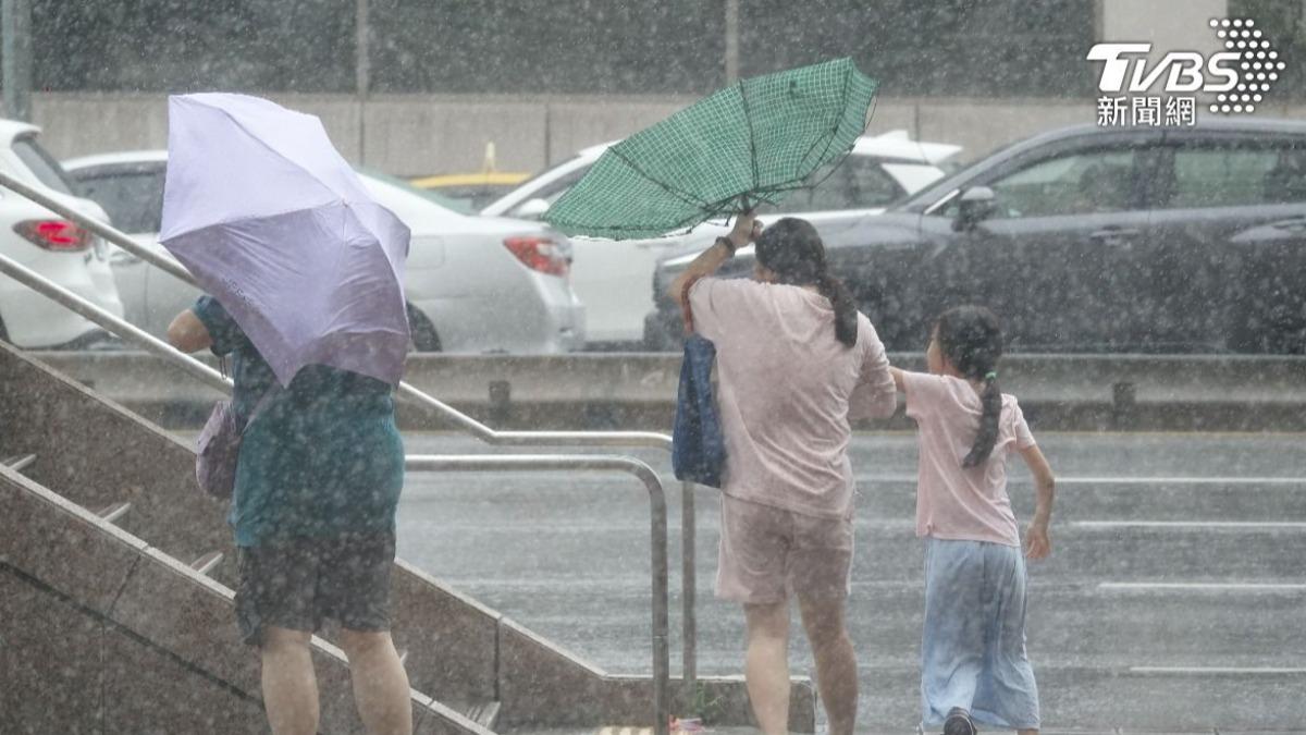 颱風貝碧佳預估在週日離台灣最近。（示意圖／張哲鳴攝）