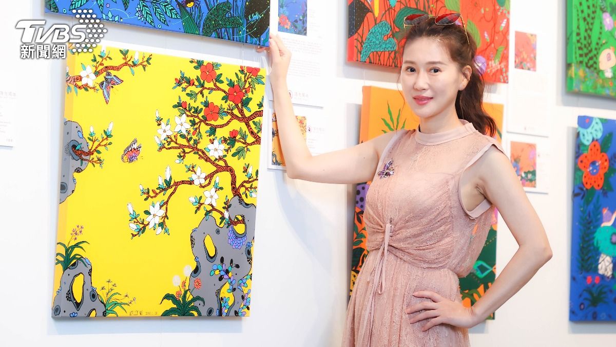 米凱莉在10年前決定重拾畫筆。（圖／張哲鳴攝）