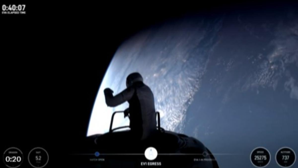 人類史上首次民間太空漫步。（圖／翻攝自 X SpaceX）