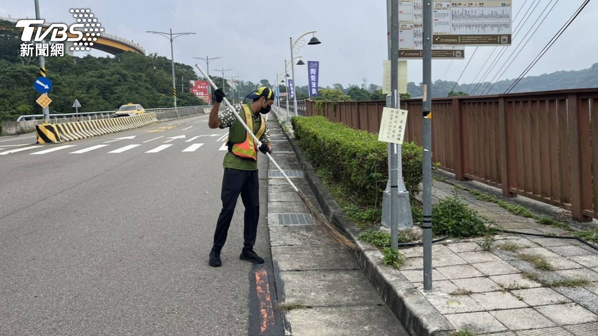 環保局已派人清理。（圖／TVBS）