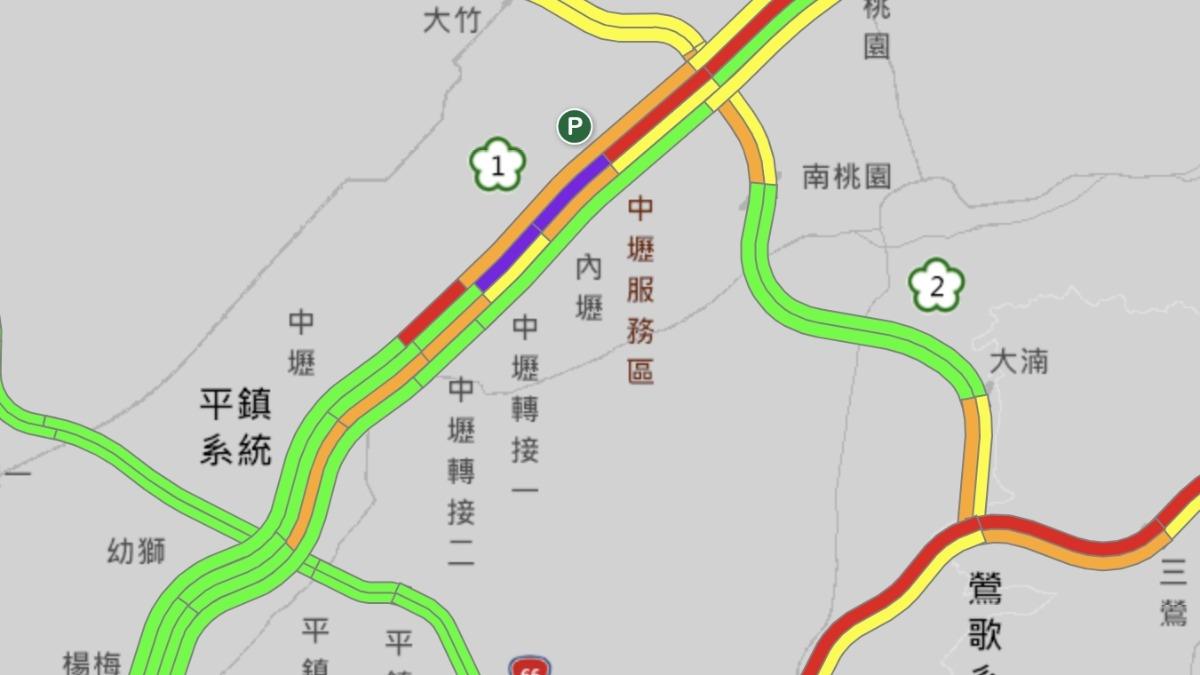 機場系統到中壢路段紫爆。（圖／翻攝高速公路即時路況）