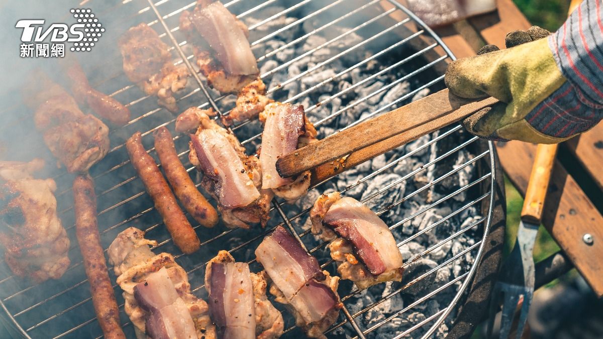 中秋烤肉3大熱量炸彈：牛五花肉、豬五花肉和培根。（示意圖／shutterstock達志影像） 