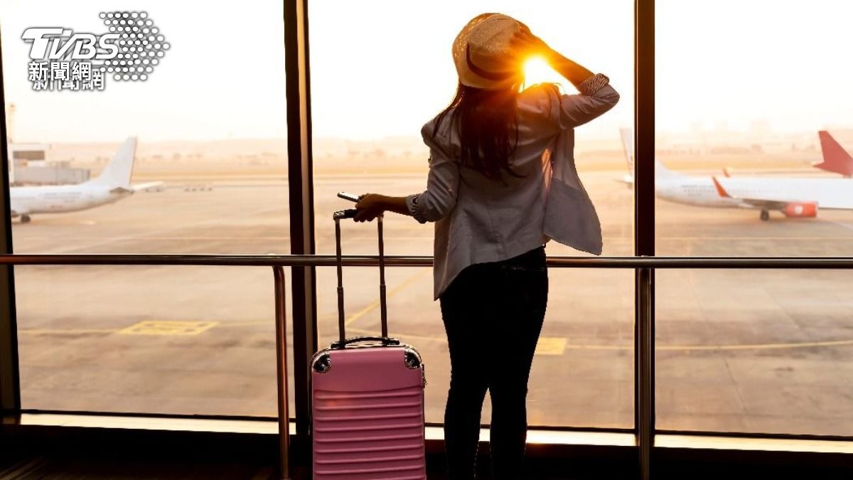 不少民眾會想在聖誕節或新年出國。（示意圖／shutterstock達志影像）