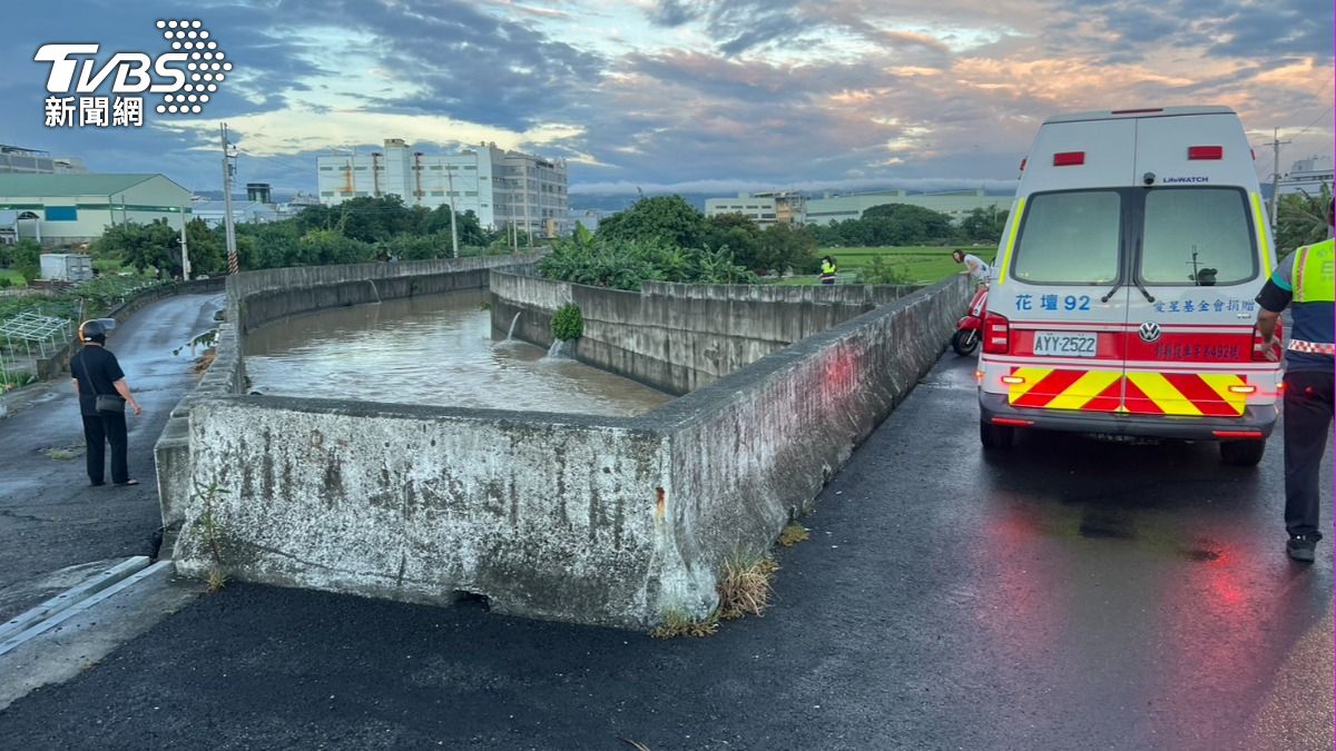 老翁疑似被沖走到下游。（圖／TVBS）
