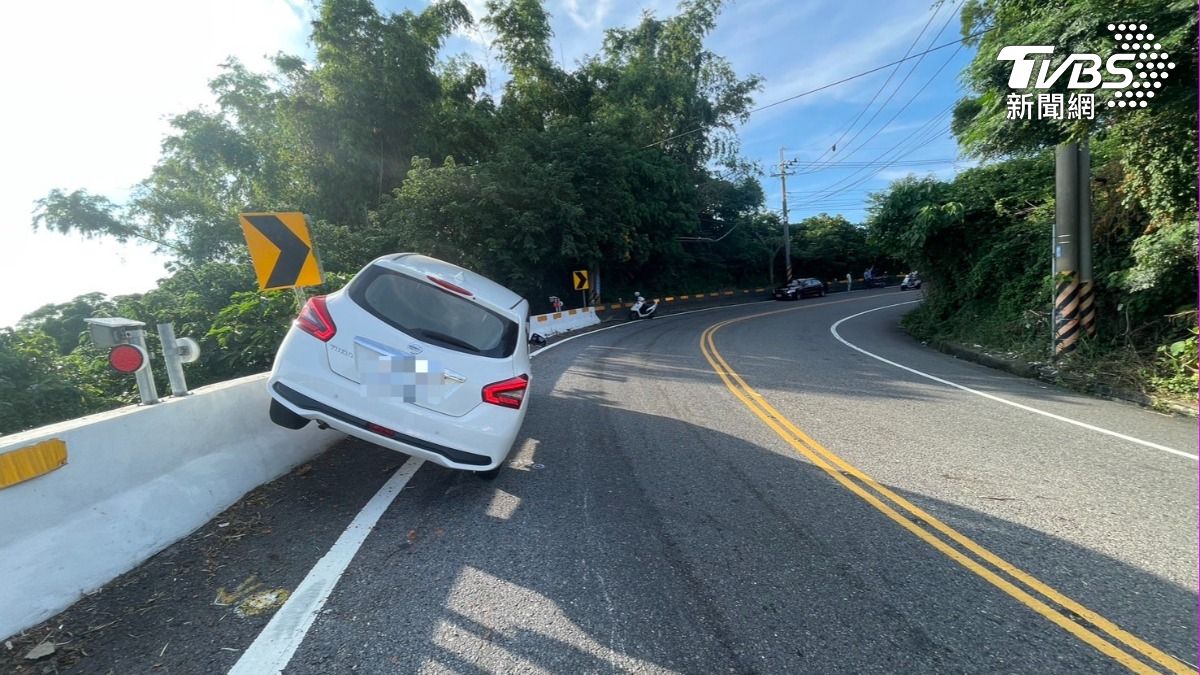 整車暴衝對向。（圖／TVBS）