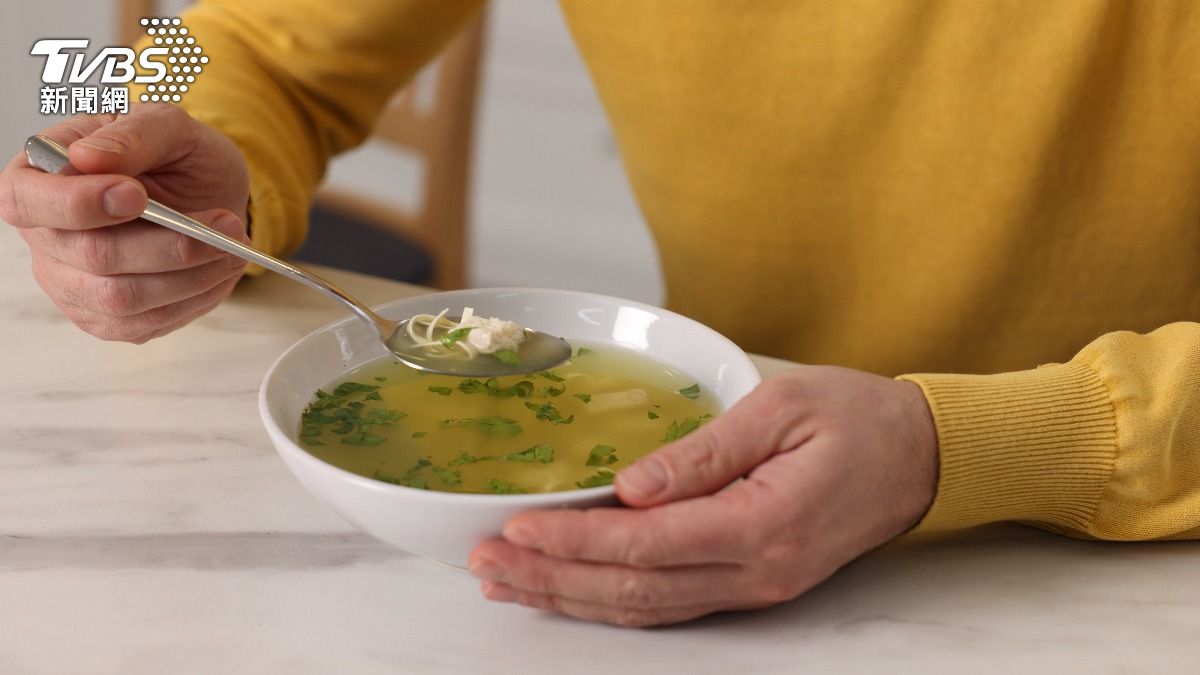 愛吃熱食是罹食道癌的因素之一。（示意圖／shutterstock達志影像） 