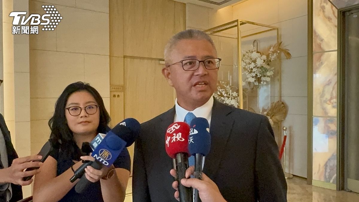 新光人壽副總洪士琪今（18）日出席三三會，回應新新併議題。（圖／謝佩穎攝）