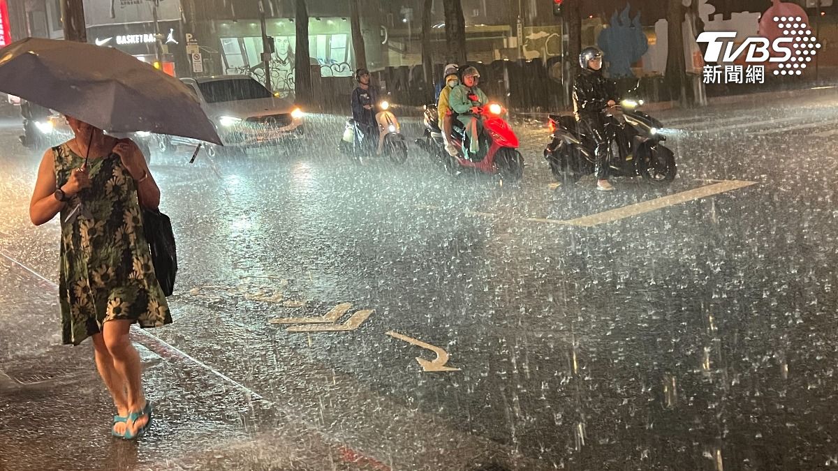 雨彈還沒完。（圖／胡瑞麒攝）