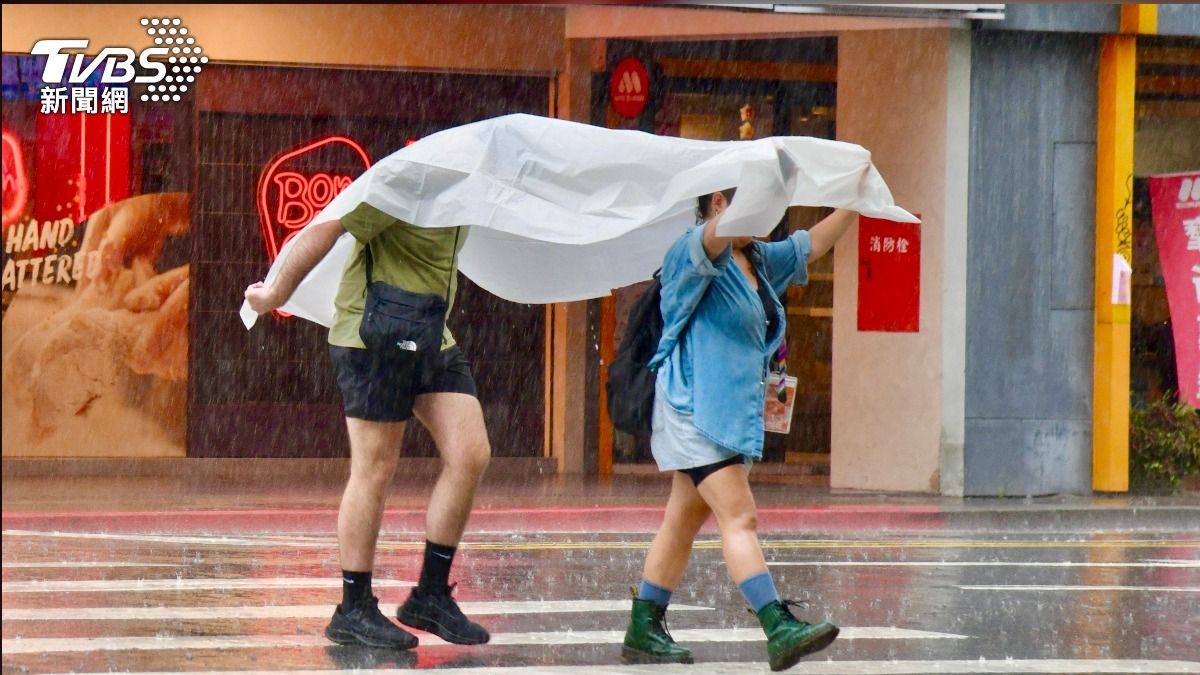 山陀兒颱風登陸，全台各地出現雨勢。（圖／胡瑞麒攝）