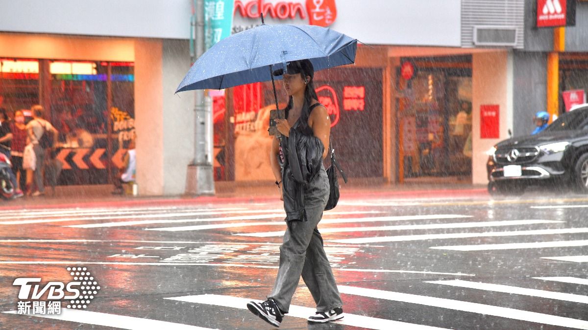 今（25）日中部以北、東半部有局部短暫陣雨。（圖／胡瑞麒攝）