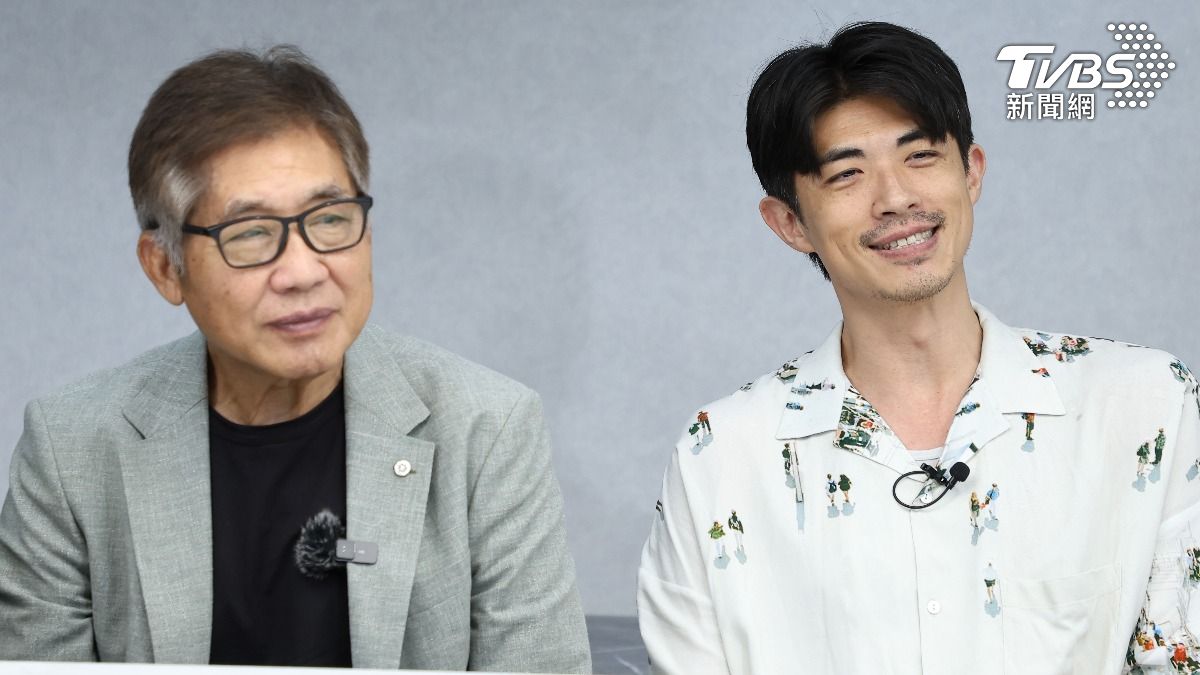 梁正群(右)表示父親工作態度影響他很深。(圖/張哲鳴攝)