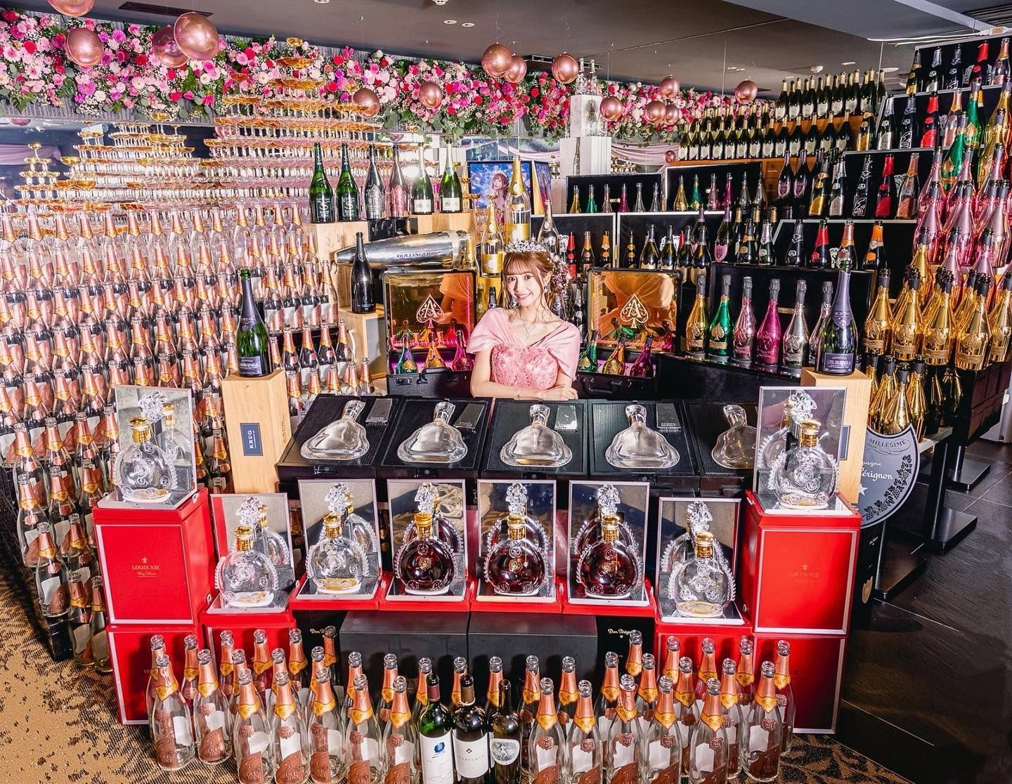 Himeka靠恩客創下超狂業績，卻被爆私底下卻開分身帳號嫌客人。（圖／翻攝自推特）