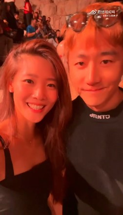 網友讚黃軒女友很有氣質。(圖/翻攝自微博)