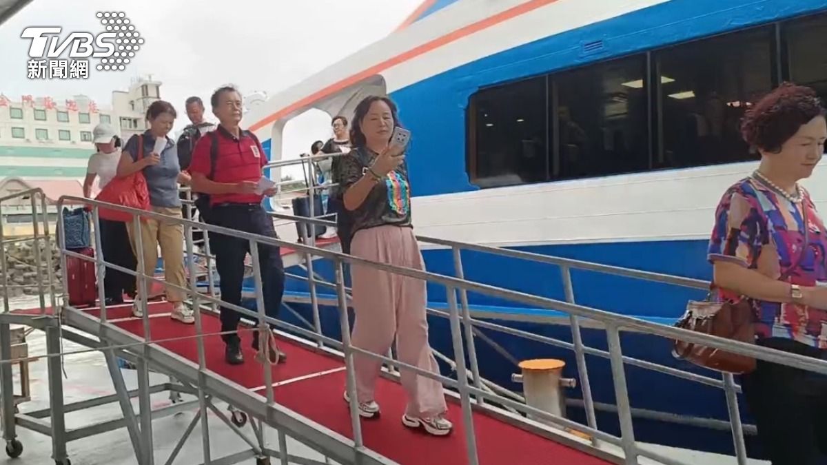 Chinese tourists visit Kinmen, boosting cross-strait tourism (TVBS News) Chinese tourists visit Kinmen, boosting cross-strait tourism