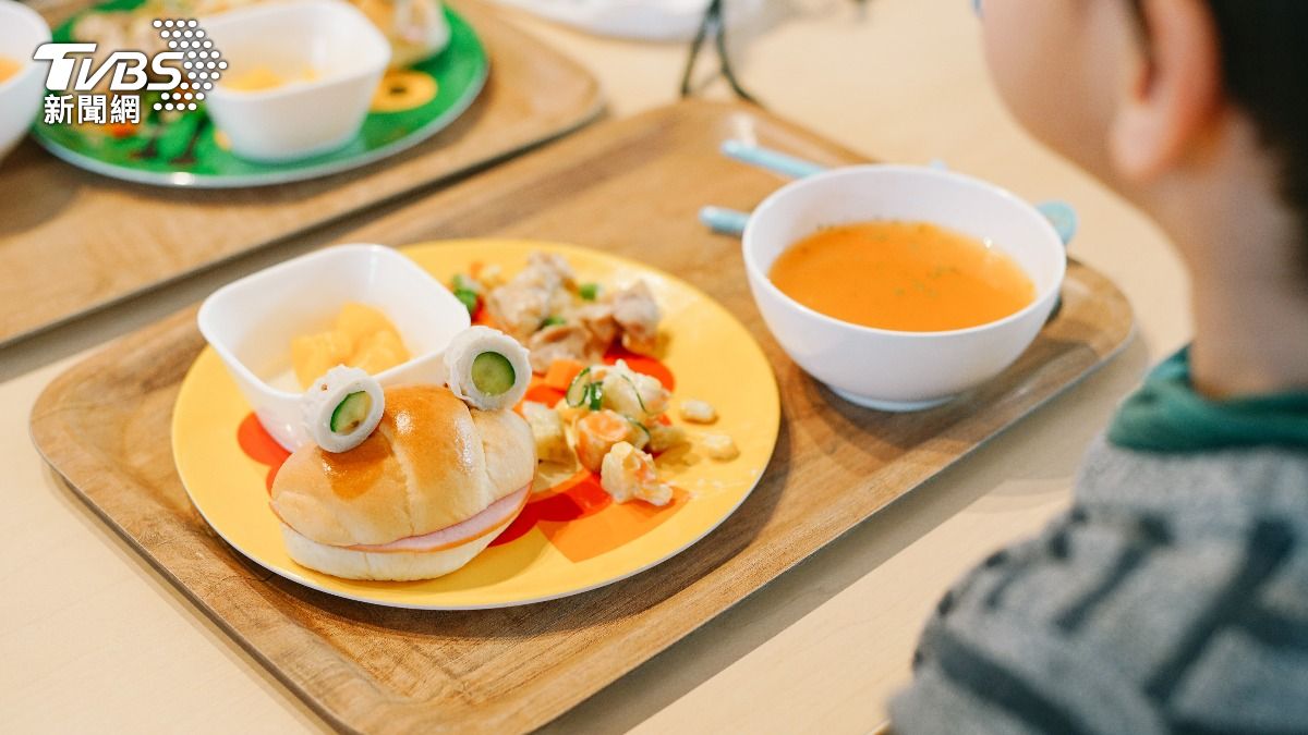 日女靠調換食材從學校A錢。（示意圖／shutterstock 達志影像）