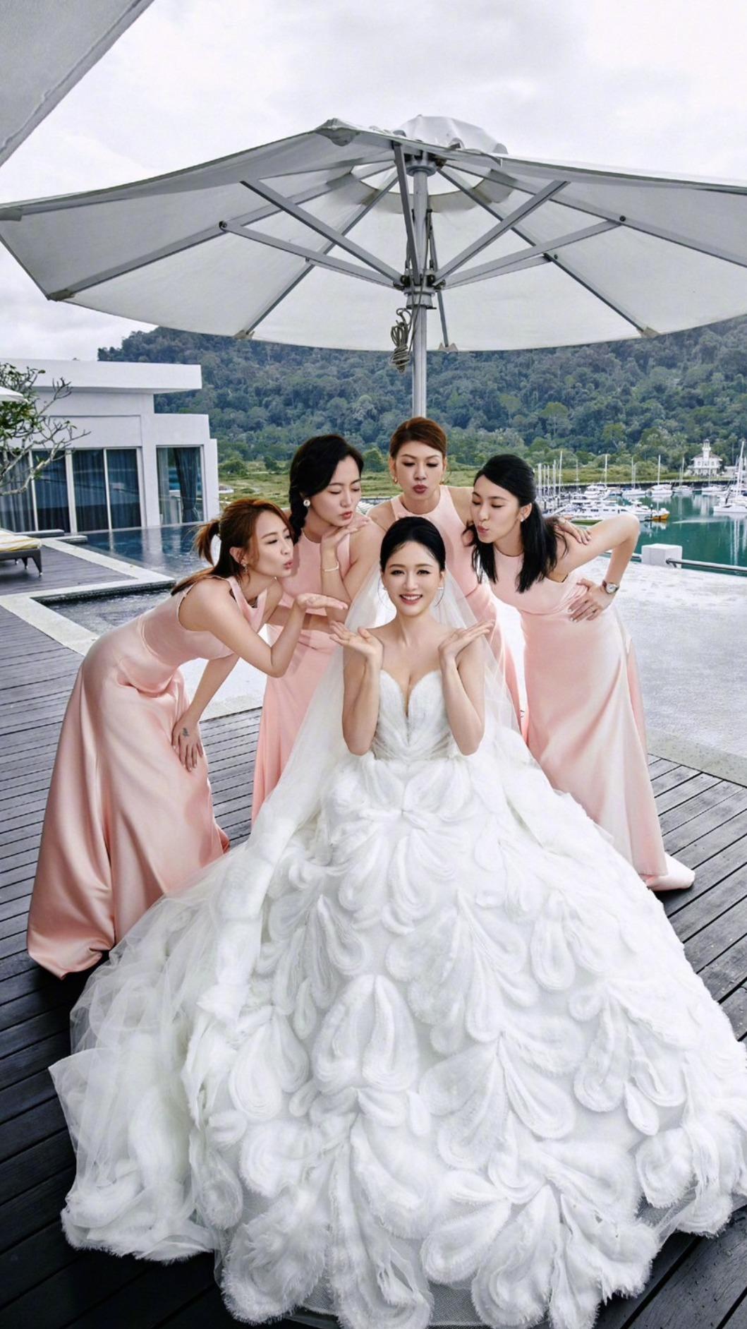 七朵花為陳喬恩合體當伴娘。（圖／翻攝自陳喬恩微博）