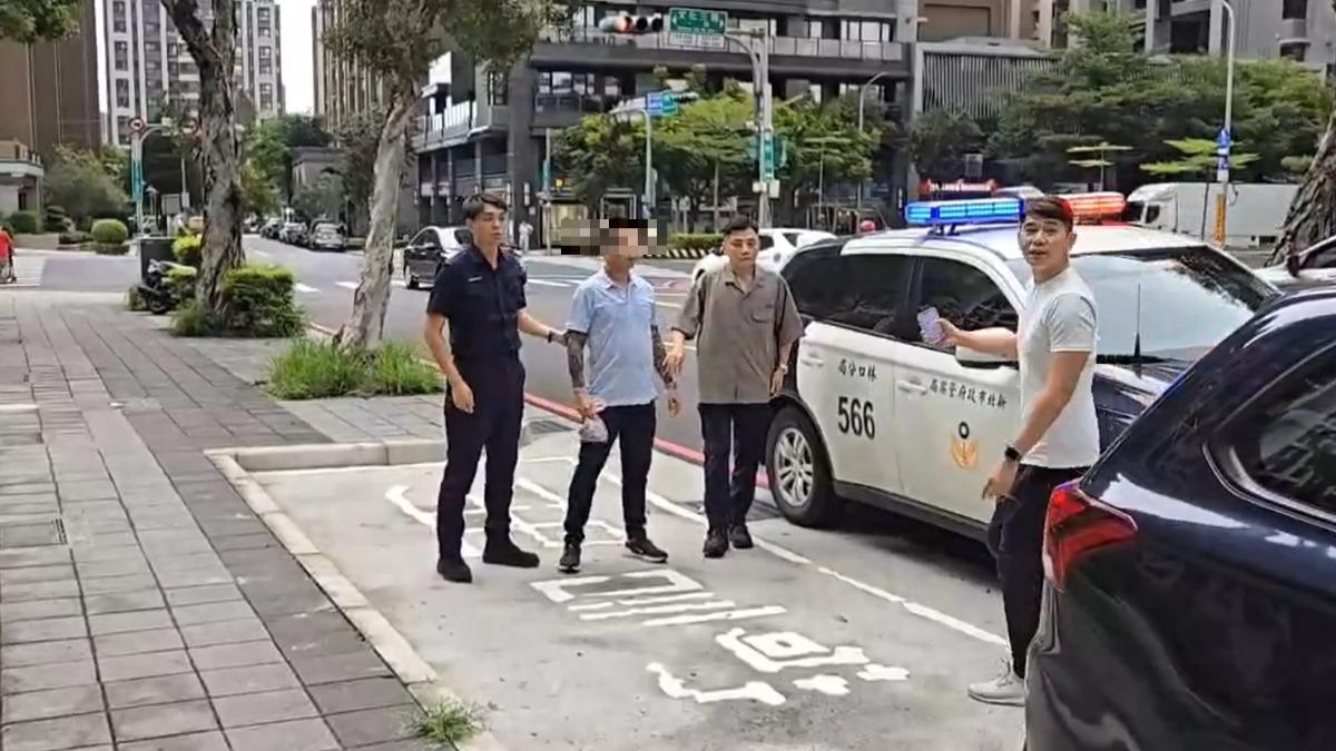 陳姓犯嫌（中）被警方帶回偵辦。（圖／TVBS）