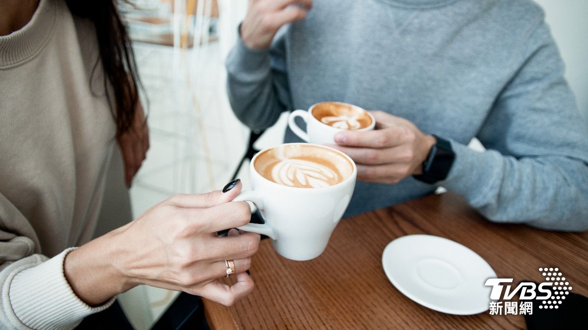 網友發現，大部分朋友創業都想開咖啡廳。（示意圖／shutterstock達志影像）