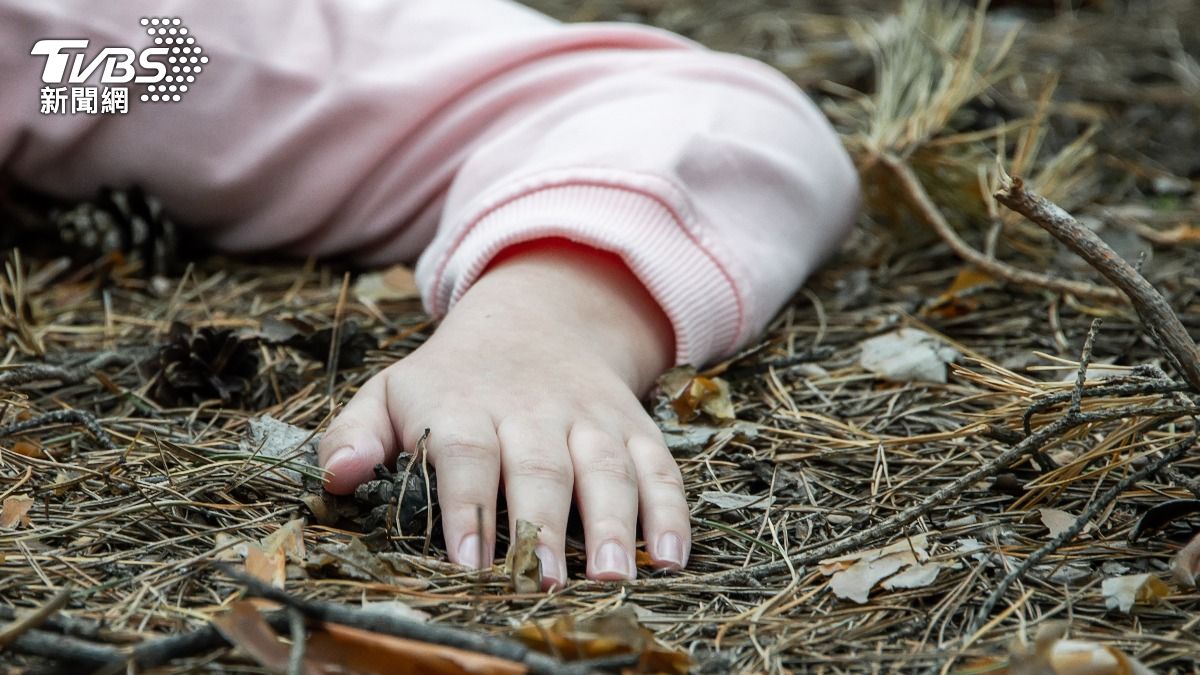 印度一名6歲女童遭勒斃棄屍校園。（示意圖／Shutterstock達志影像）