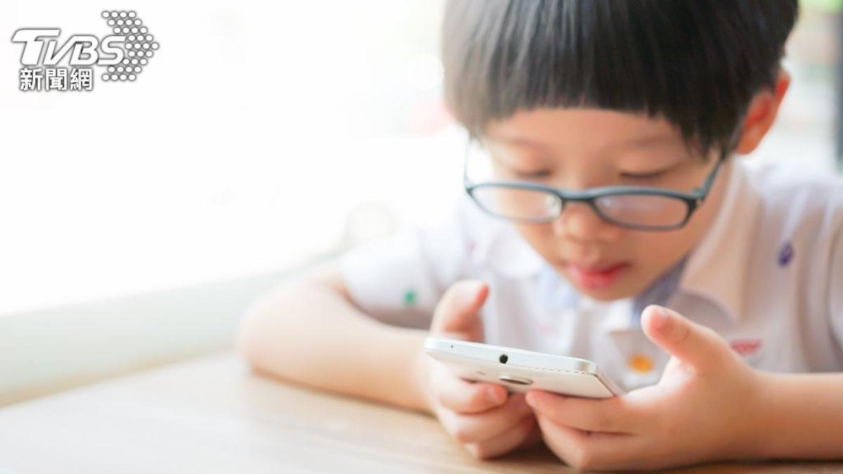 台灣青少年近視率高。（示意圖，非當事人／shutterstock達志影像）