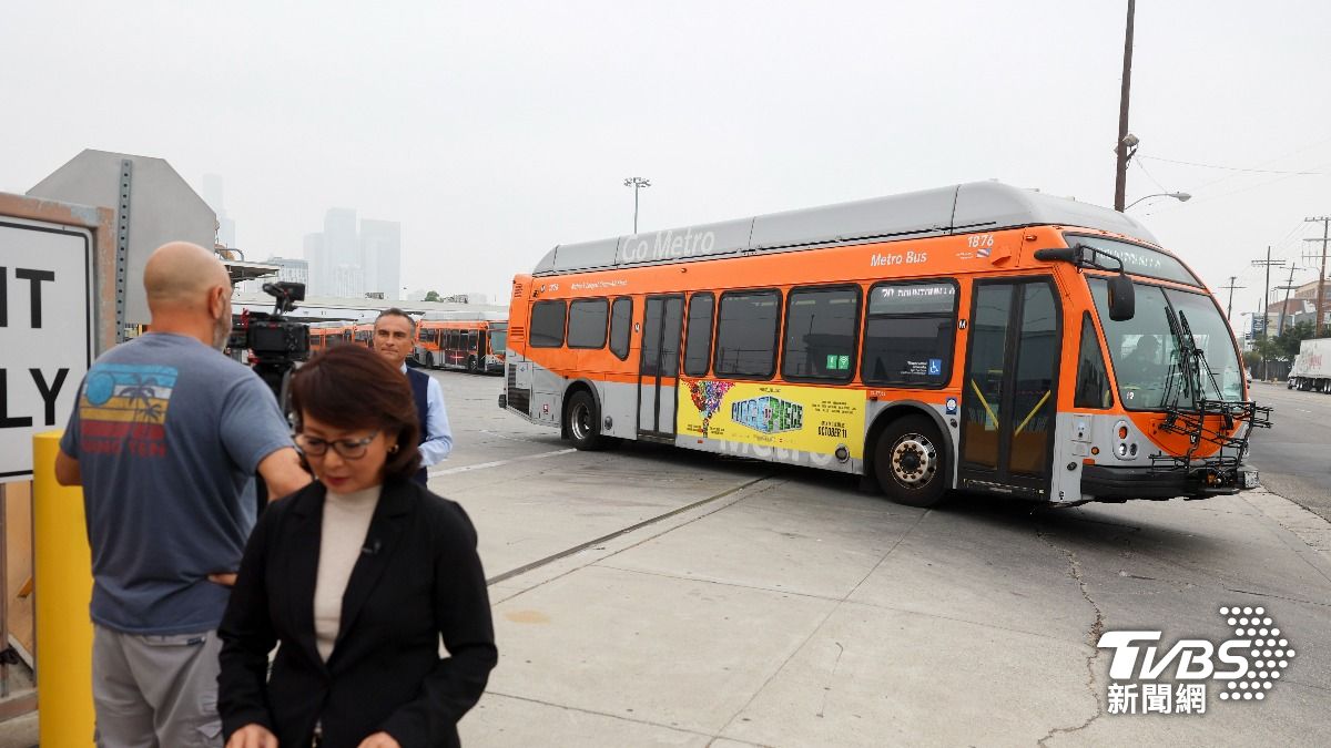 洛杉磯今天凌晨發生公車挾持事件，1乘客中槍死亡。（圖／達志影像美聯社）