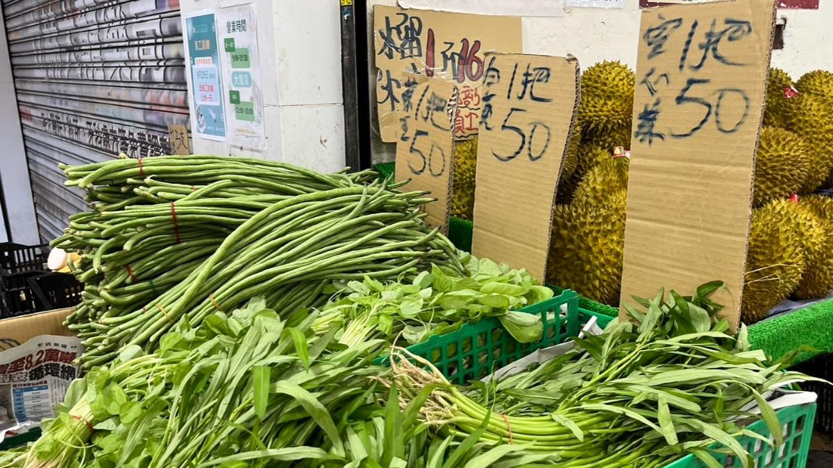 颱風山陀兒逐步逼近，台北果菜批發市場整體蔬菜交易均價創新高。（圖／中央社）