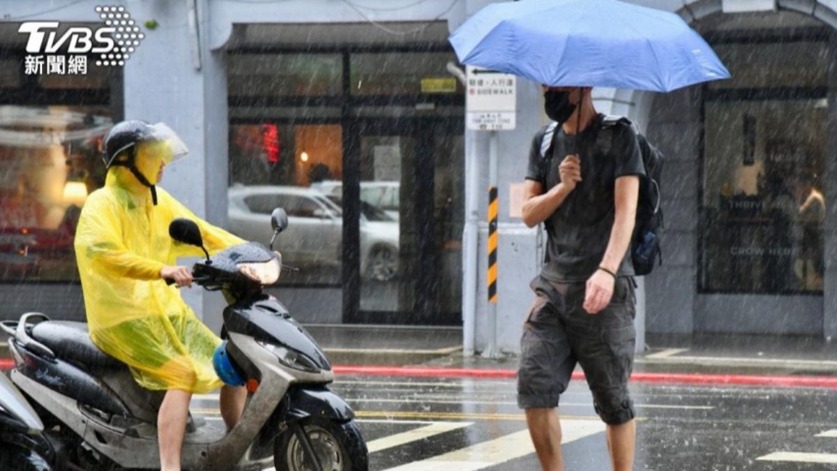 山陀兒颱風及外圍環流影響，南部地區發布超大豪雨特報。（示意圖／胡瑞麒攝）