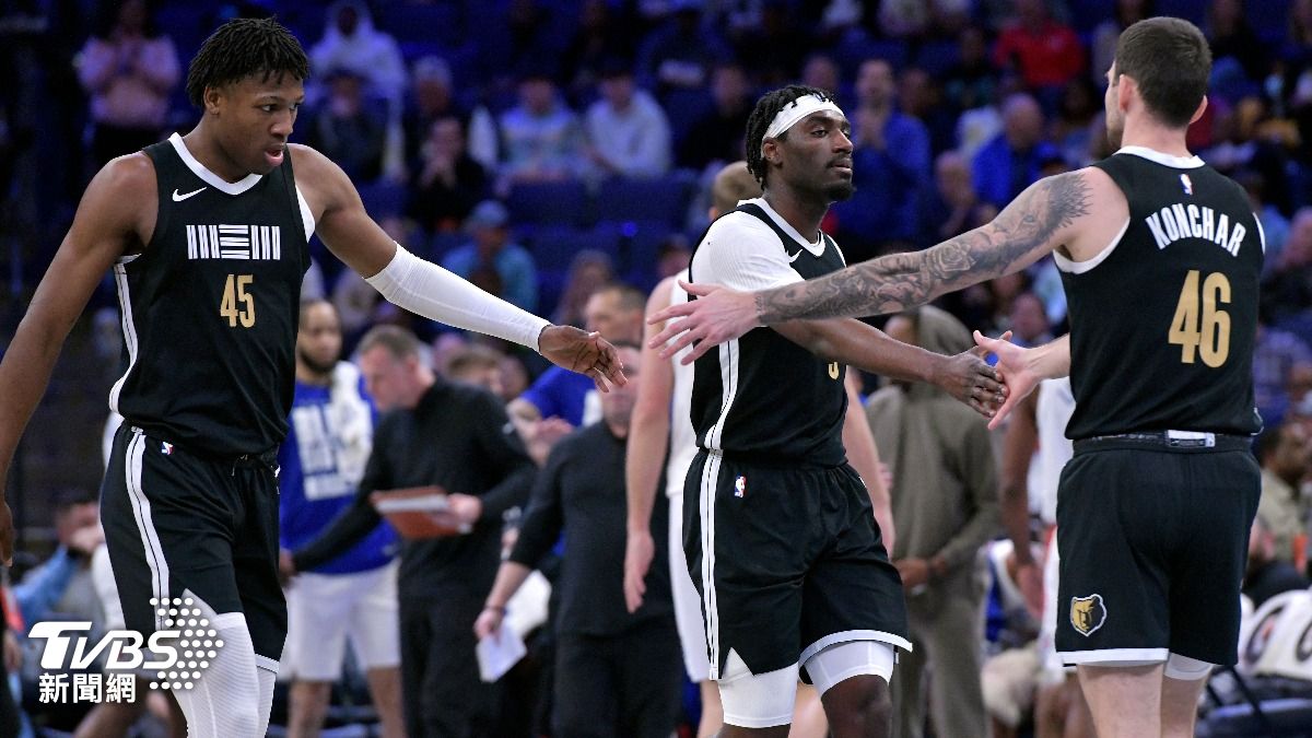 灰熊上季練出的2大側翼戰力G.傑克森(左)、威廉斯(中)皆因傷趕不上開季。(圖/達志影像美聯社)