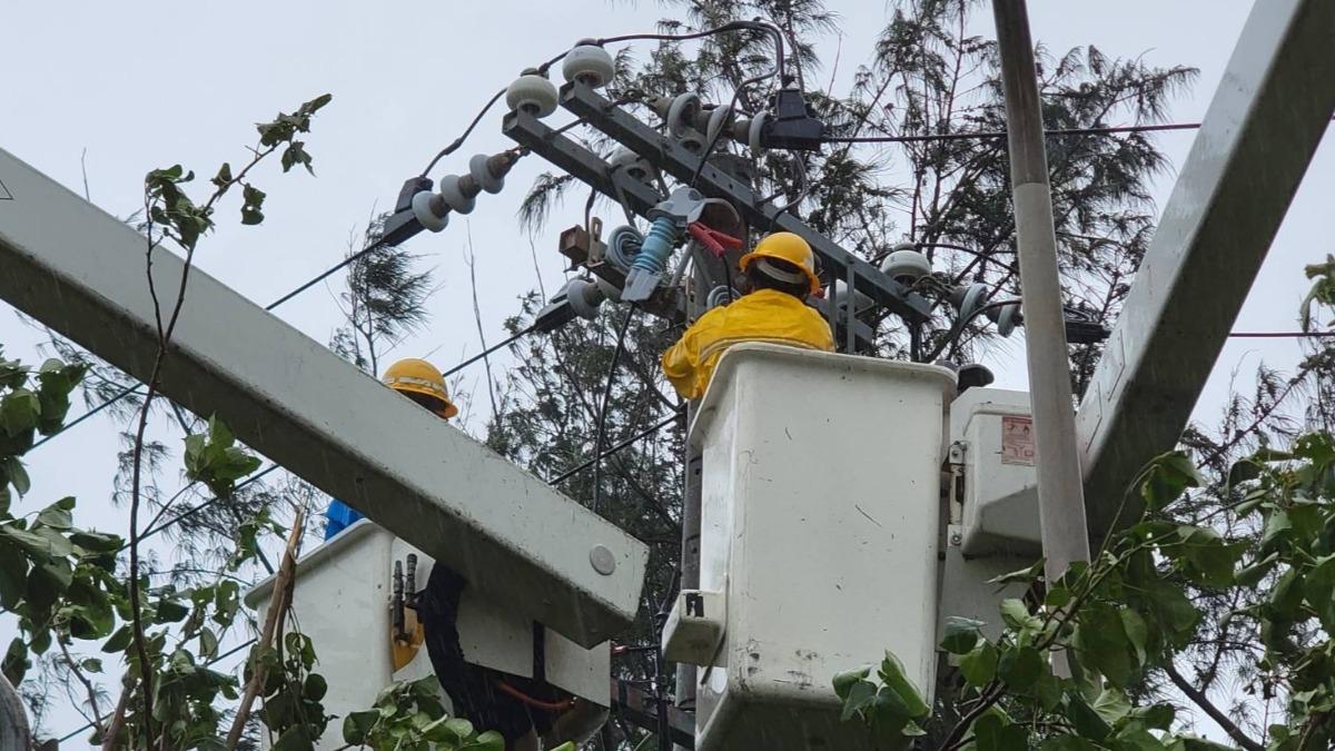 Typhoon Krathon leaves over 109,000 without power in Taiwan (Courtesy of Taiwan Power Company) Typhoon Krathon leaves over 109,000 without power in Taiwan