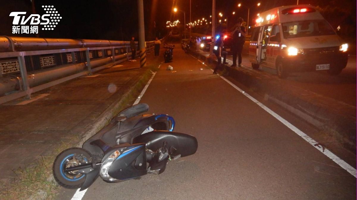 Typhoon Krathon injures seven in Taichung City (TVBS News) Typhoon Krathon injures seven in Taichung City