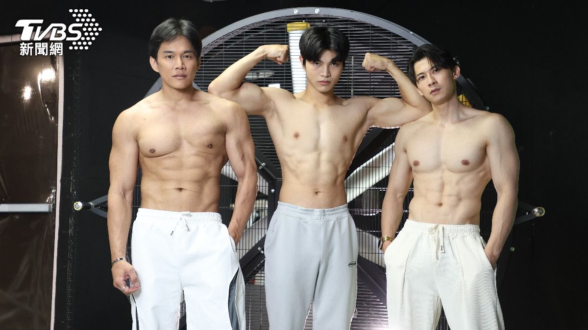 Rock(右)很受胡瓜照顧。(圖/張哲鳴攝)